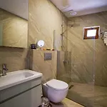 White Palace מלון דירות
